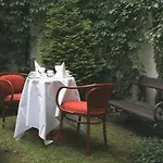 Boutique 16