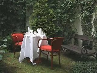 Boutique 16